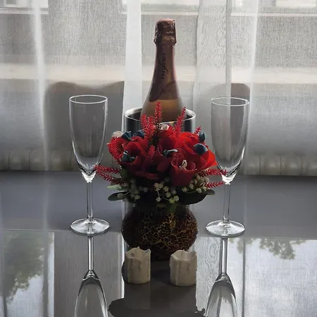 Gaestehaus Flora House Of Romance ホテル Hohberg